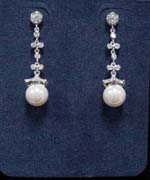 Fashion gem jewelry shopping comapny supplies wholesale gifts. Circular imitation pearl dangling below rhodium plated chain with small cz stones inlaid and larger circular cz chrystal in stud.