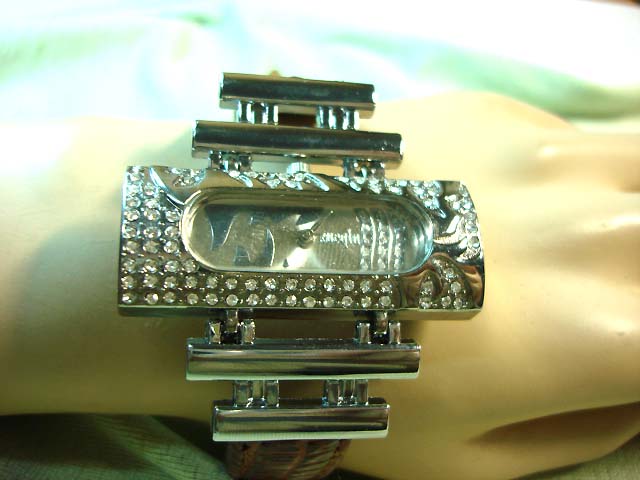 Beautiful gold colored urban watch in trendy tiered rectangle design - Fashion warehouse boutique