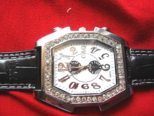 Black imitation leather strap on trendy vintage style watch express wholesaler