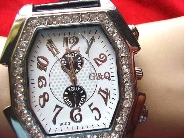 Fashion supply dealer - Antique designed numbers on octagon framed premier watch